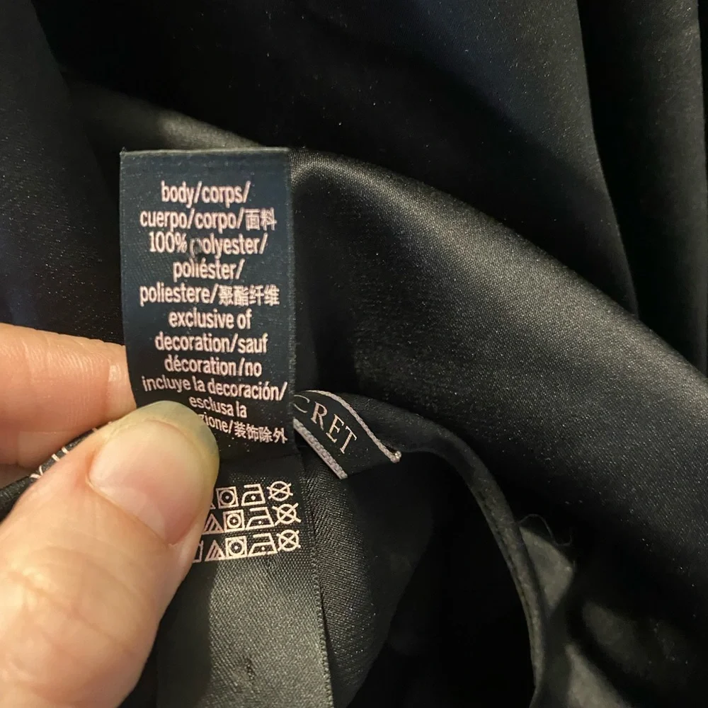 Victoria’s Secret Robe- One Size - Picture 5 of 8